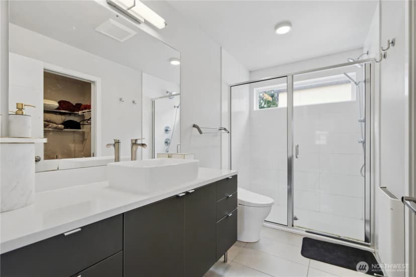 Property photo for 11530 Greenwood Avenue N, Seattle photo 16