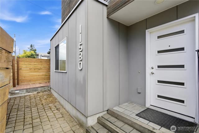 Property photo for 11530 Greenwood Avenue N, Seattle photo 2