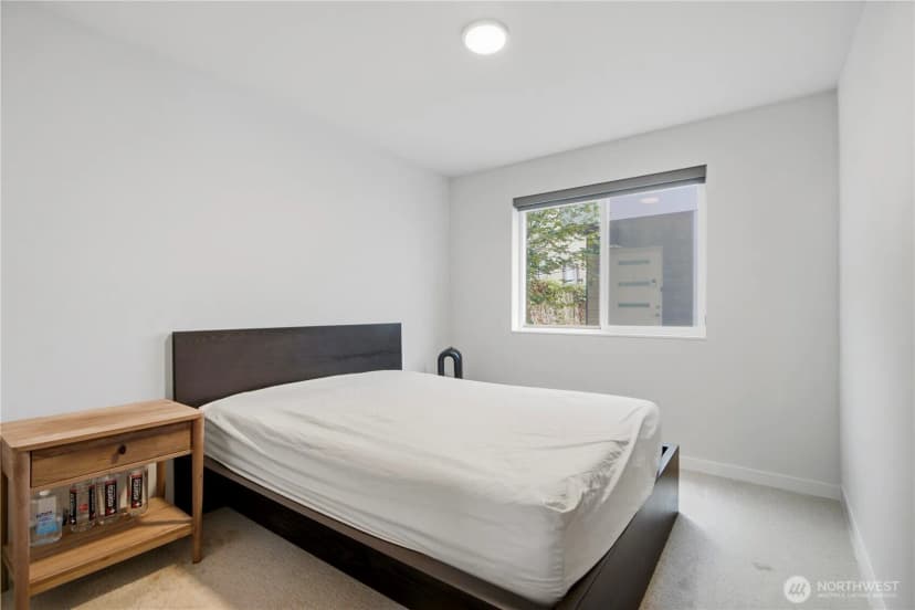 Property photo for 11530 Greenwood Avenue N, Seattle photo 3