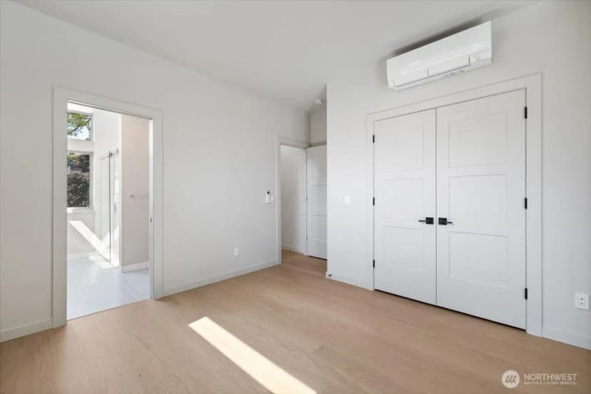 Property photo for 3454 33rd Avenue W #1, Seattle photo 11
