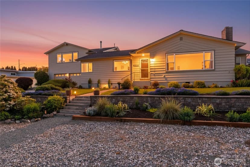 Property photo for 1119 Longview Avenue, Anacortes photo 2