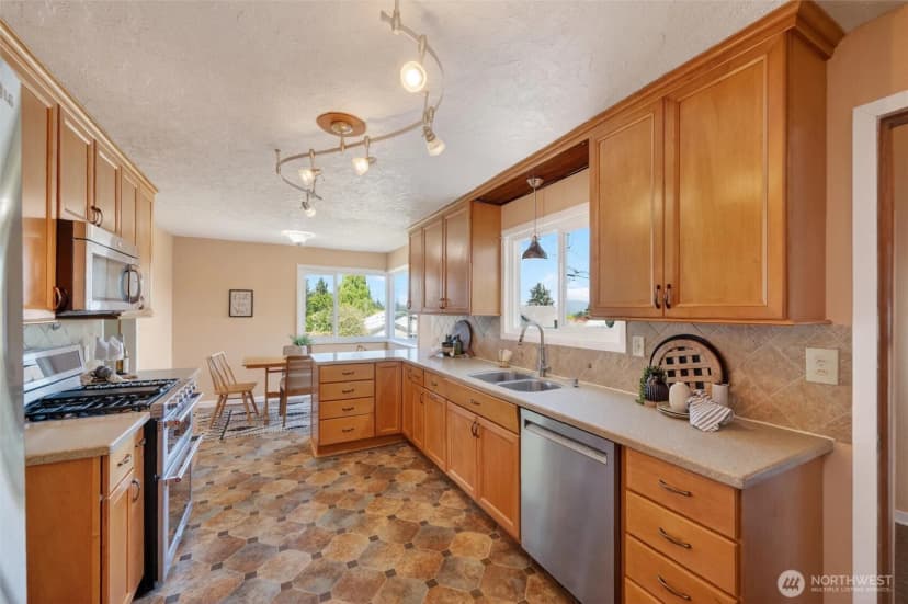 Property photo for 1119 Longview Avenue, Anacortes photo 13
