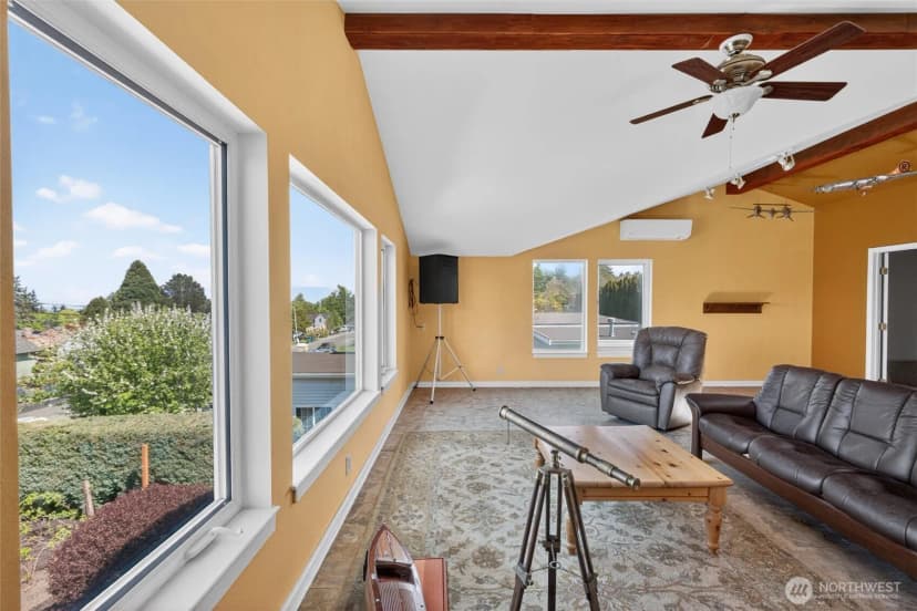 Property photo for 1119 Longview Avenue, Anacortes photo 10