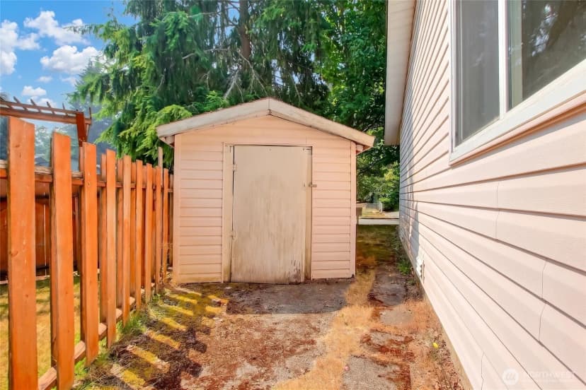 Property photo for 21815 6th Avenue W, Bothell photo 24