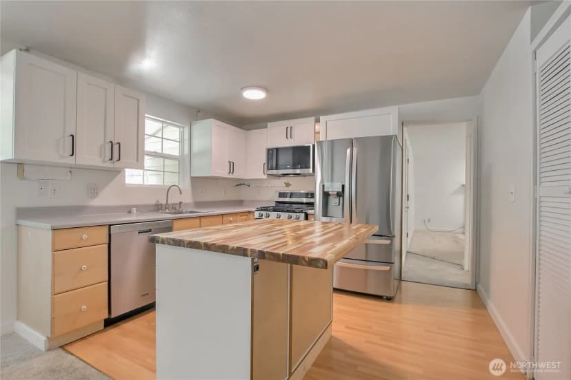 Property photo for 21815 6th Avenue W, Bothell photo 6