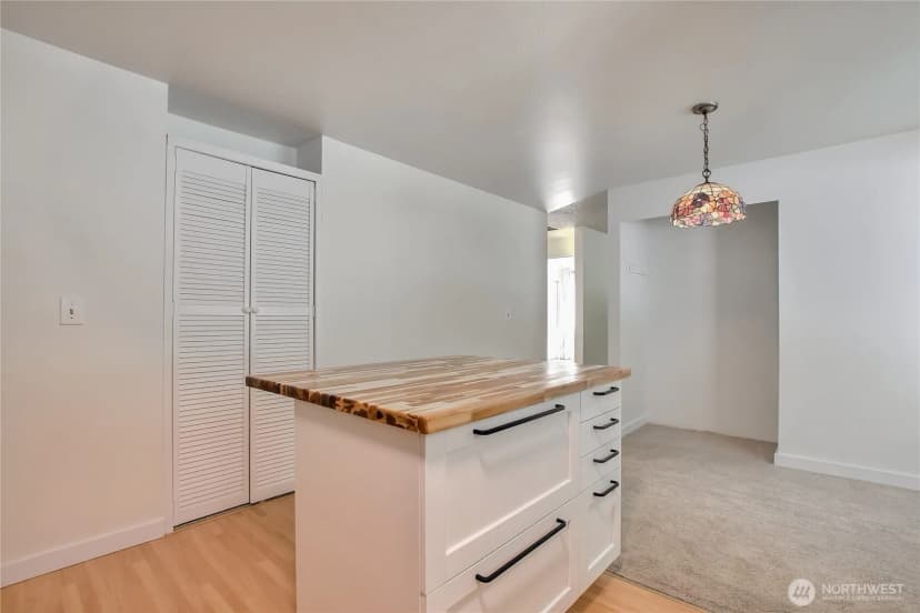 Property photo for 21815 6th Avenue W, Bothell photo 8