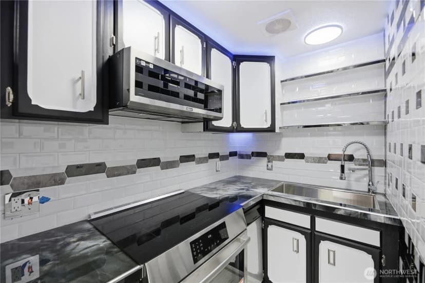 Property photo for 748 S Cloverdale Street #8, Seattle photo 9