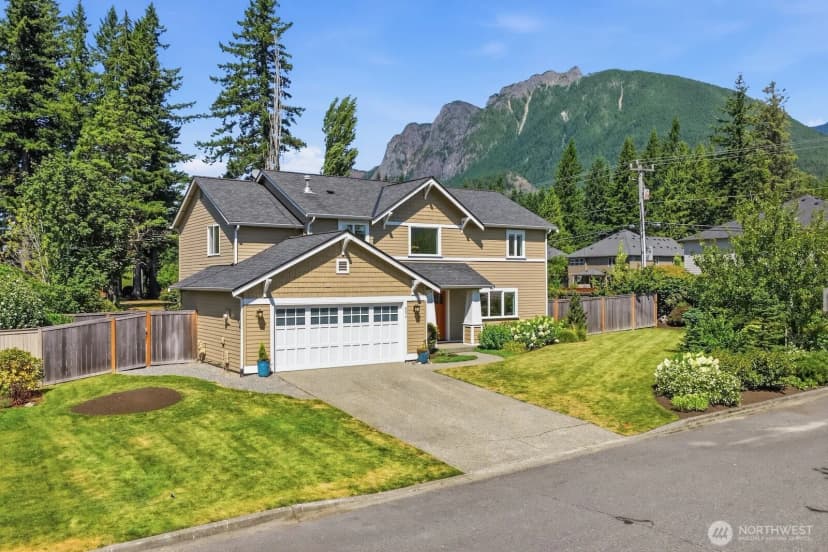 Property photo for 890 Se 10th Street, North Bend