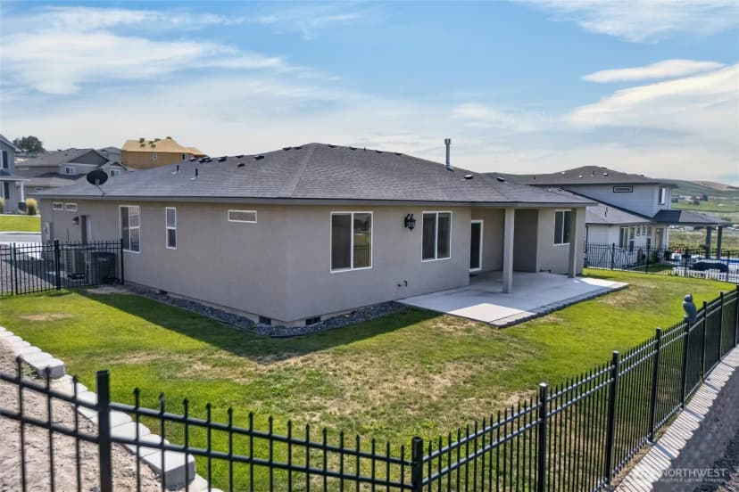 Property photo for 1320 W Pax Court, Sunnyside photo 32