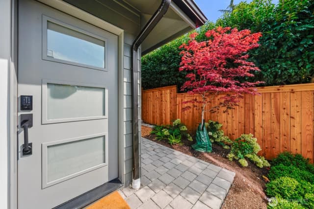 Property photo for 6030 41st Avenue Ne, Seattle photo 3