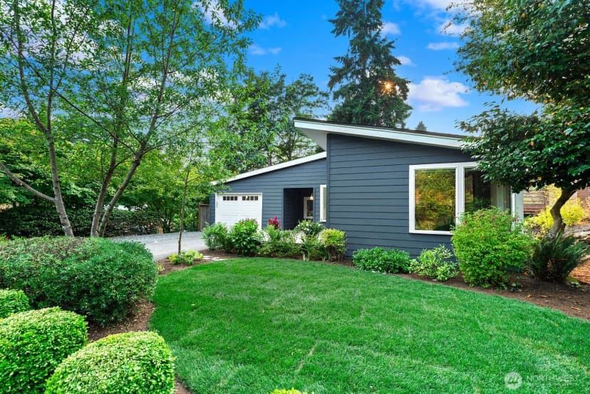 Property photo for 10303 20th Avenue Ne, Seattle photo 29