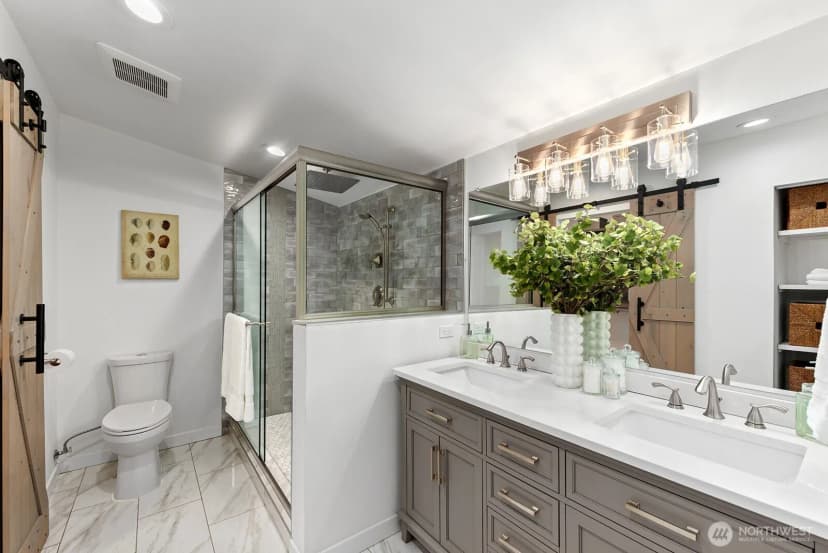 Property photo for 10303 20th Avenue Ne, Seattle photo 17