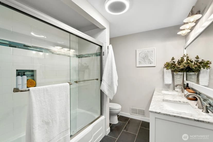 Property photo for 10303 20th Avenue Ne, Seattle photo 22