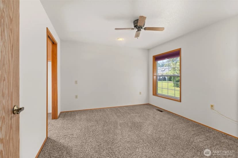 Property photo for 1229 Searle Drive, Centralia photo 16