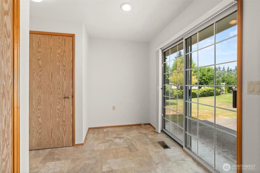 Property photo for 1229 Searle Drive, Centralia photo 11