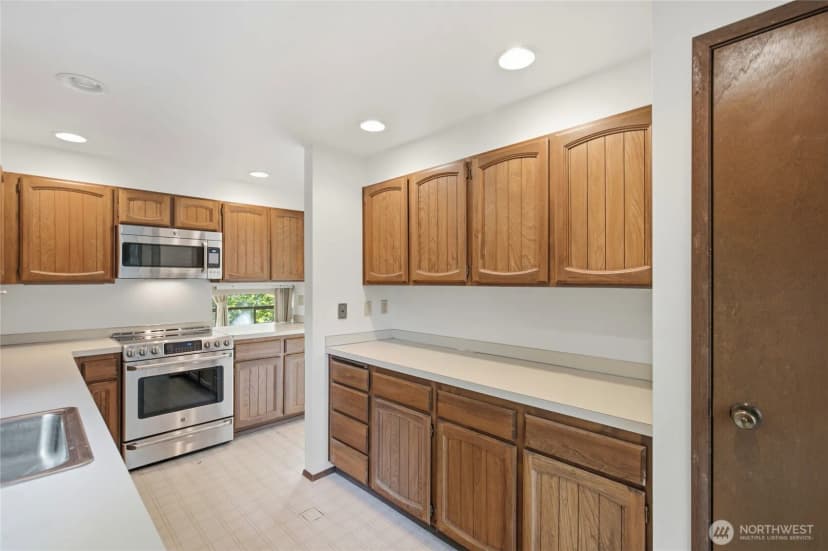 Property photo for 104 168th Avenue Ne, Bellevue photo 16
