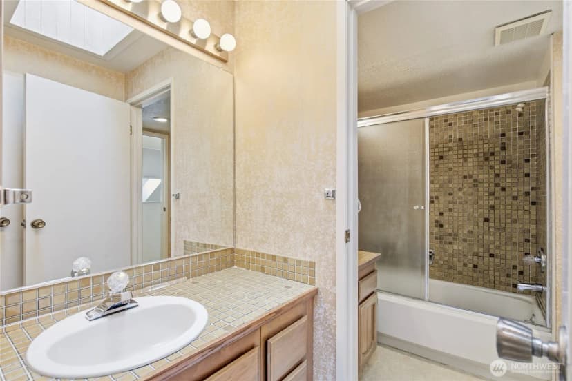 Property photo for 104 168th Avenue Ne, Bellevue photo 33