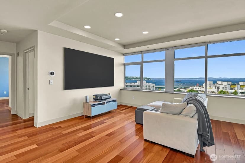 Property photo for 2319 1st Avenue #306, Seattle photo 9