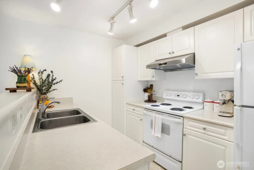 Property photo for 10825 Se 200th St #c101, Kent photo 6