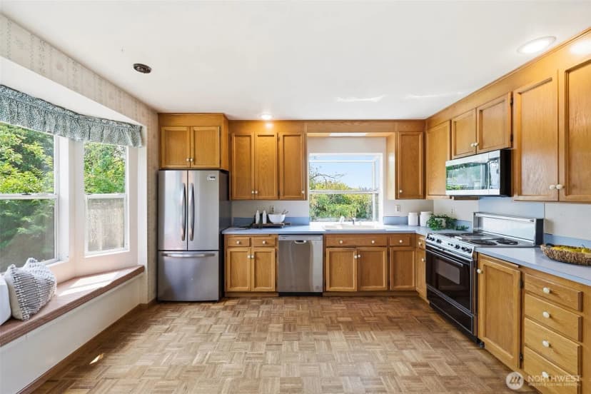 Property photo for 1209 S Sunset Drive, Tacoma photo 17