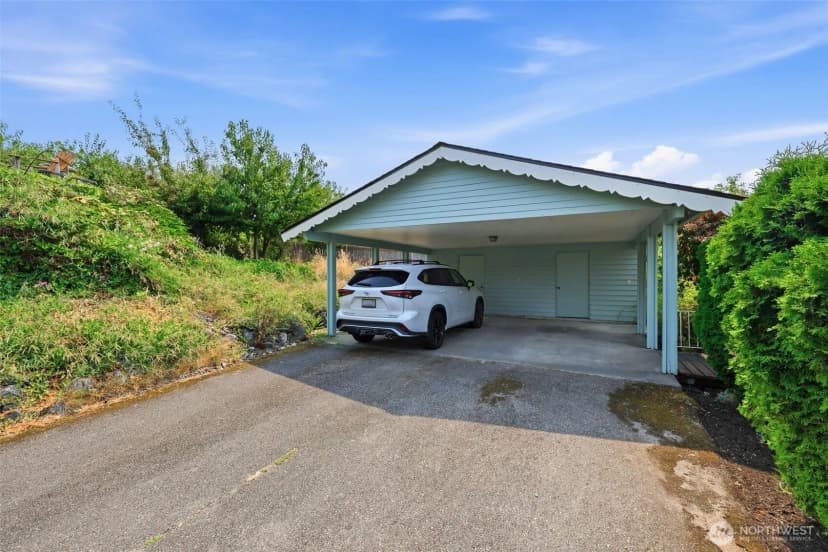 Property photo for 1209 S Sunset Drive, Tacoma photo 35