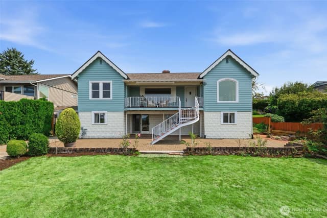 Property photo for 1209 S Sunset Drive, Tacoma photo 3