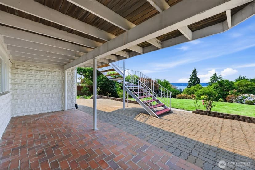 Property photo for 1209 S Sunset Drive, Tacoma photo 6
