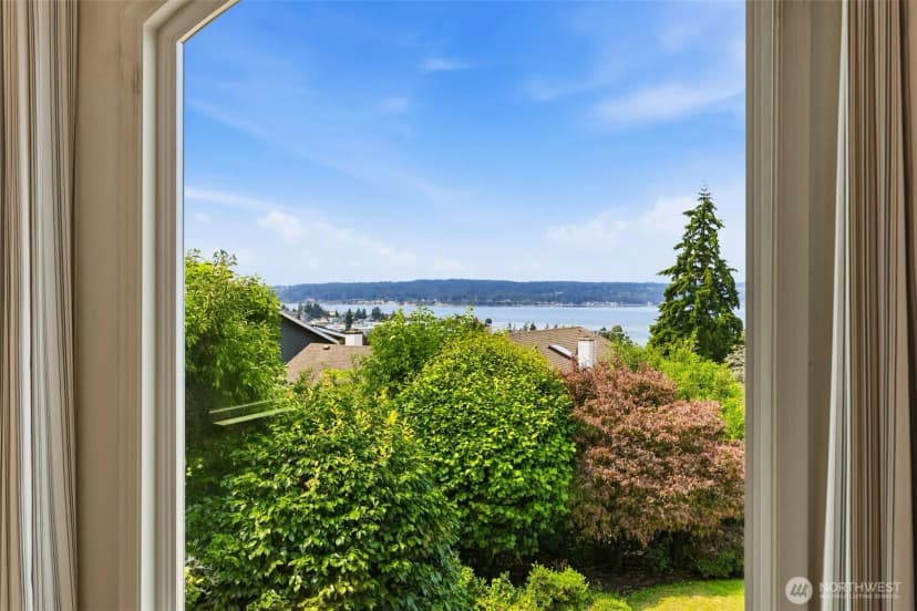 Property photo for 1209 S Sunset Drive, Tacoma photo 15