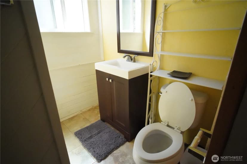 Property photo for 10606 Roosevelt Way Ne, Seattle photo 20