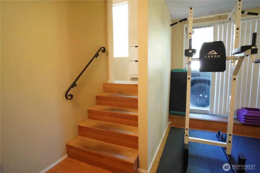 Property photo for 10606 Roosevelt Way Ne, Seattle photo 21