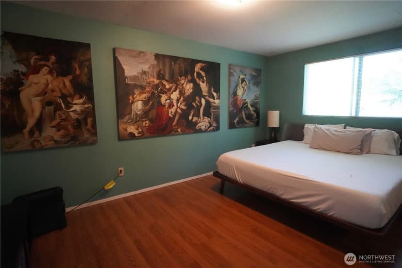 Property photo for 10606 Roosevelt Way Ne, Seattle photo 17
