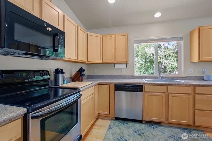 Property photo for 7977 E Clam Bay Court, Port Orchard photo 11