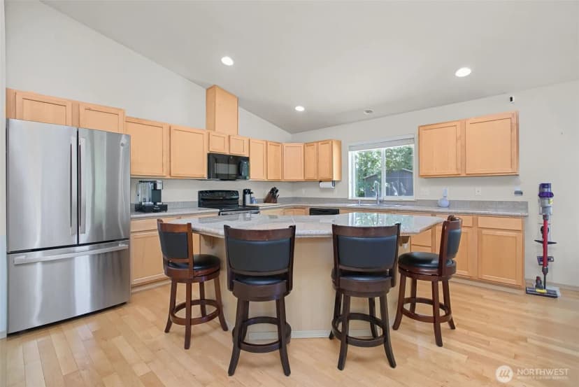 Property photo for 7977 E Clam Bay Court, Port Orchard photo 6