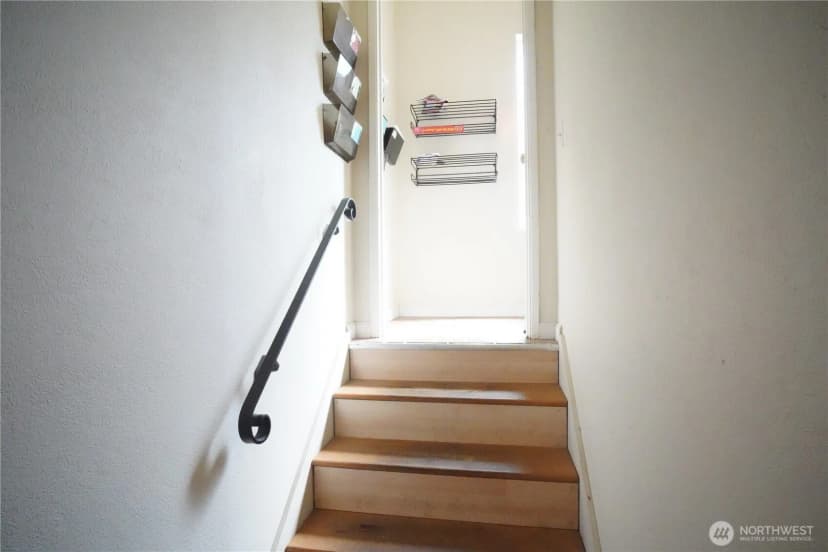 Property photo for 10616 Roosevelt Way Ne, Seattle photo 10