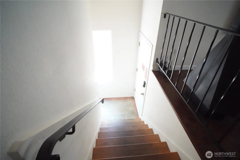 Property photo for 10616 Roosevelt Way Ne, Seattle photo 11