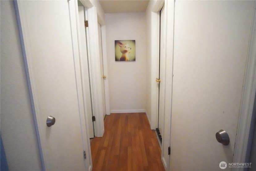 Property photo for 10616 Roosevelt Way Ne, Seattle photo 9