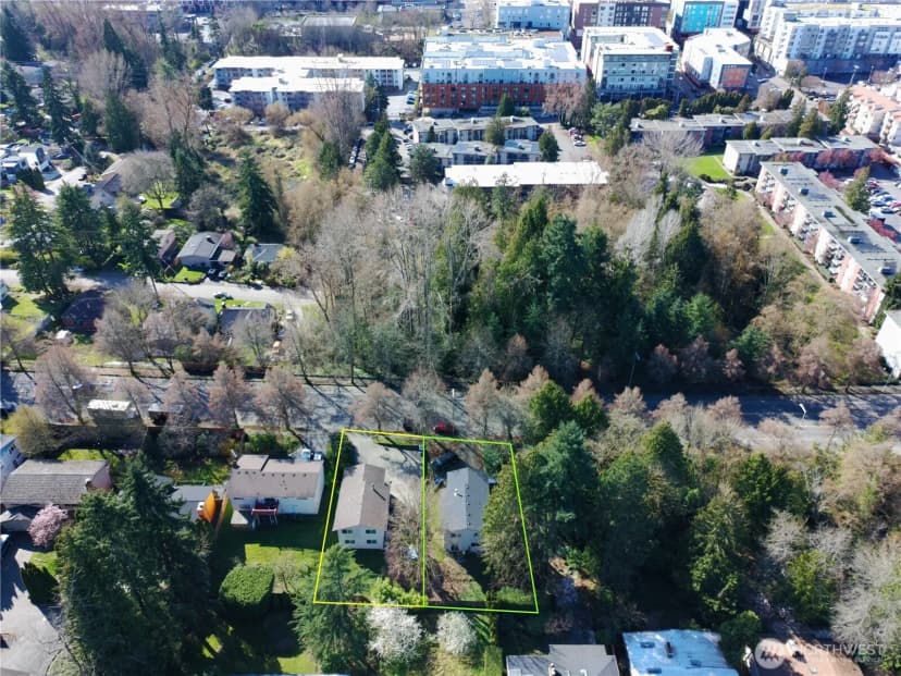 Property photo for 10616 Roosevelt Way Ne, Seattle photo 16