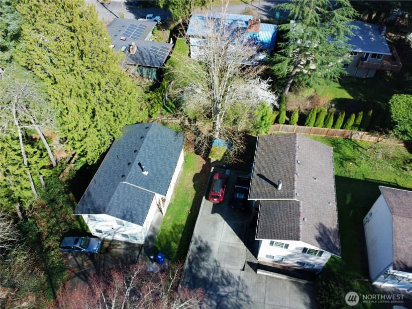 Property photo for 10616 Roosevelt Way Ne, Seattle photo 15