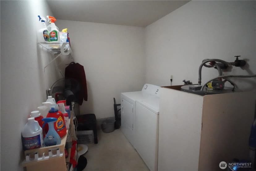 Property photo for 10616 Roosevelt Way Ne, Seattle photo 13