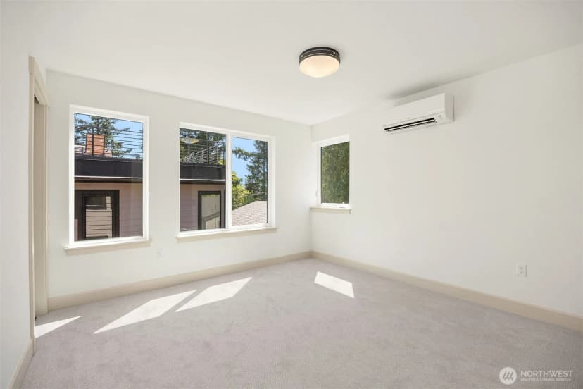 Property photo for 1255 Ne 100th Street, Seattle photo 11