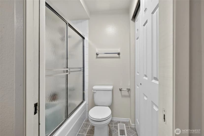 Property photo for 402 170th Place Sw, Bothell photo 21