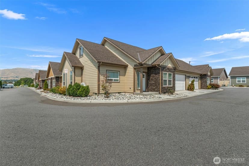Property photo for 211 Solomon Loop Nw, East Wenatchee