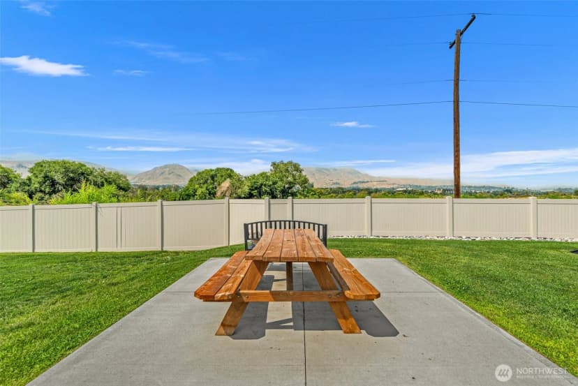 Property photo for 211 Solomon Loop Nw, East Wenatchee photo 38