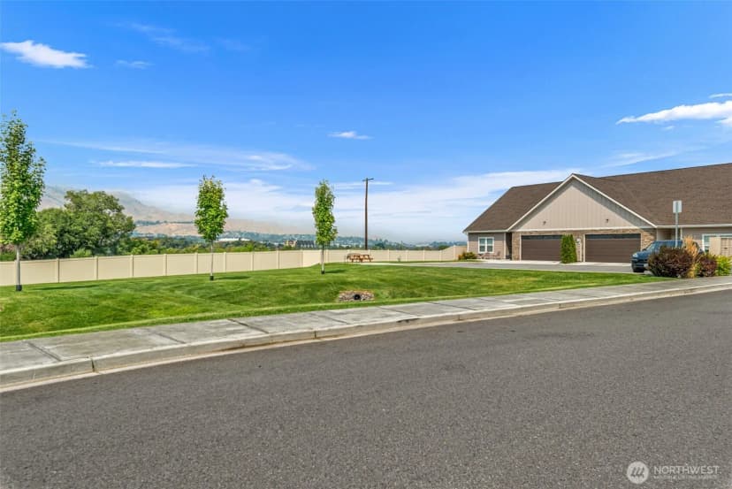 Property photo for 211 Solomon Loop Nw, East Wenatchee photo 37