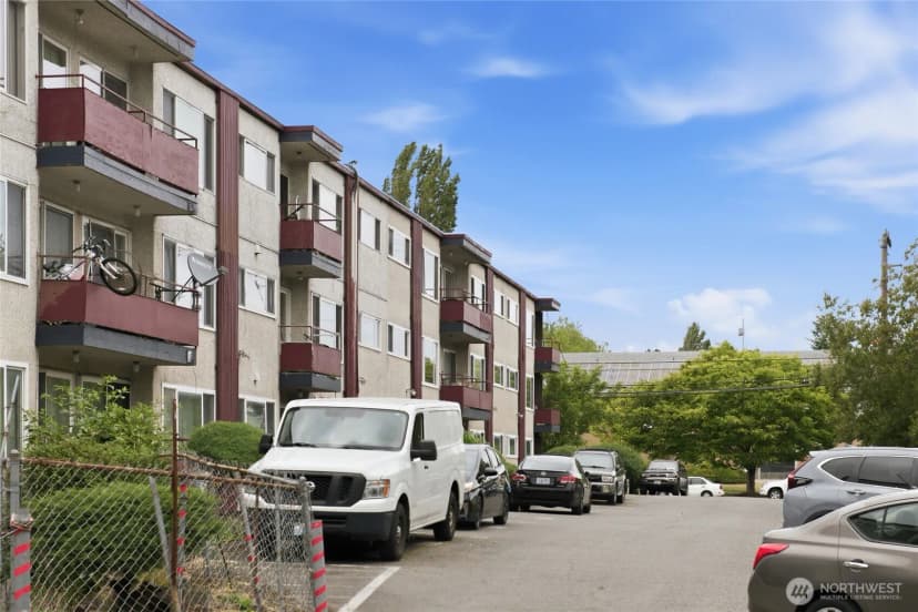 Property photo for 4803 S Henderson Street, Seattle photo 6