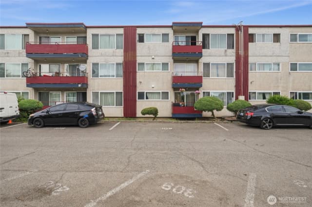 Property photo for 4803 S Henderson Street, Seattle photo 4