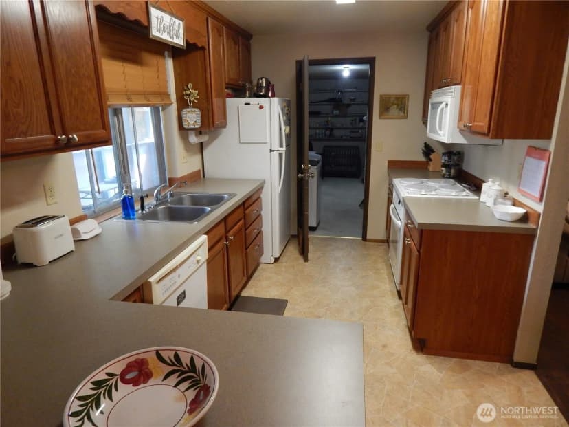 Property photo for 522 Penguin Court Se, Lacey photo 12
