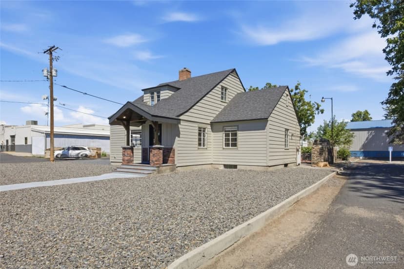 Property photo for 123 2nd Avenue Sw, Ephrata photo 2