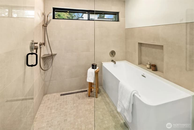 Property photo for 5 151st Place Se, Bellevue photo 15