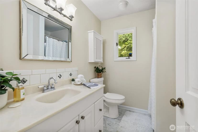Property photo for 98346 Jefferson Point Road Ne, Kingston photo 21